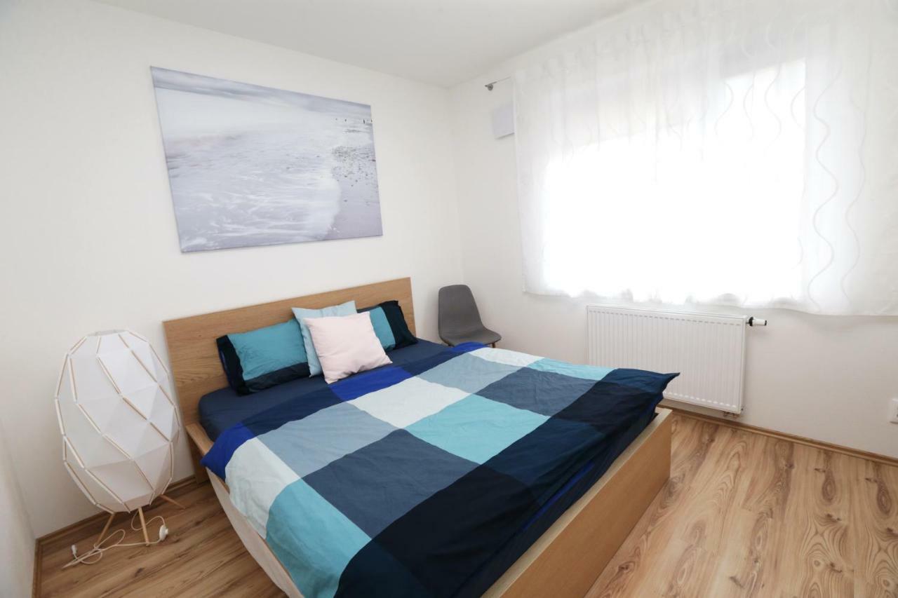 Samorin - Apartment In The Center - Private Parking - Klimatizacia Bagian luar foto