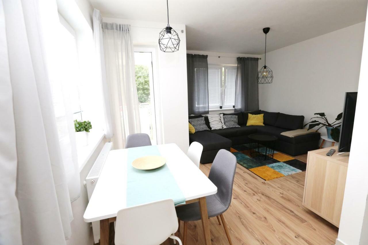 Samorin - Apartment In The Center - Private Parking - Klimatizacia Bagian luar foto