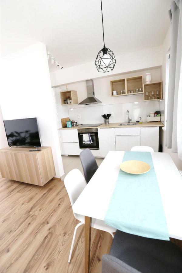 Samorin - Apartment In The Center - Private Parking - Klimatizacia Bagian luar foto