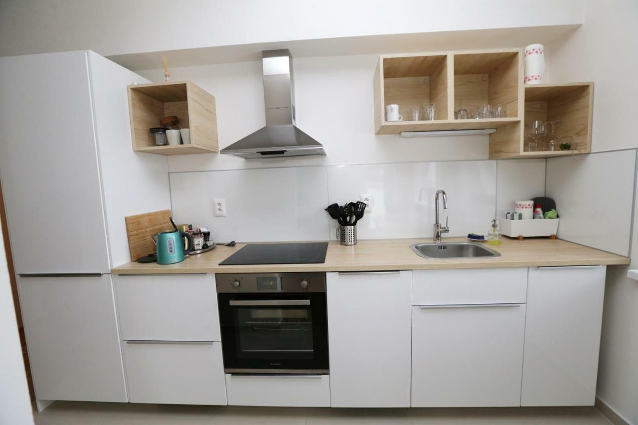Samorin - Apartment In The Center - Private Parking - Klimatizacia Bagian luar foto