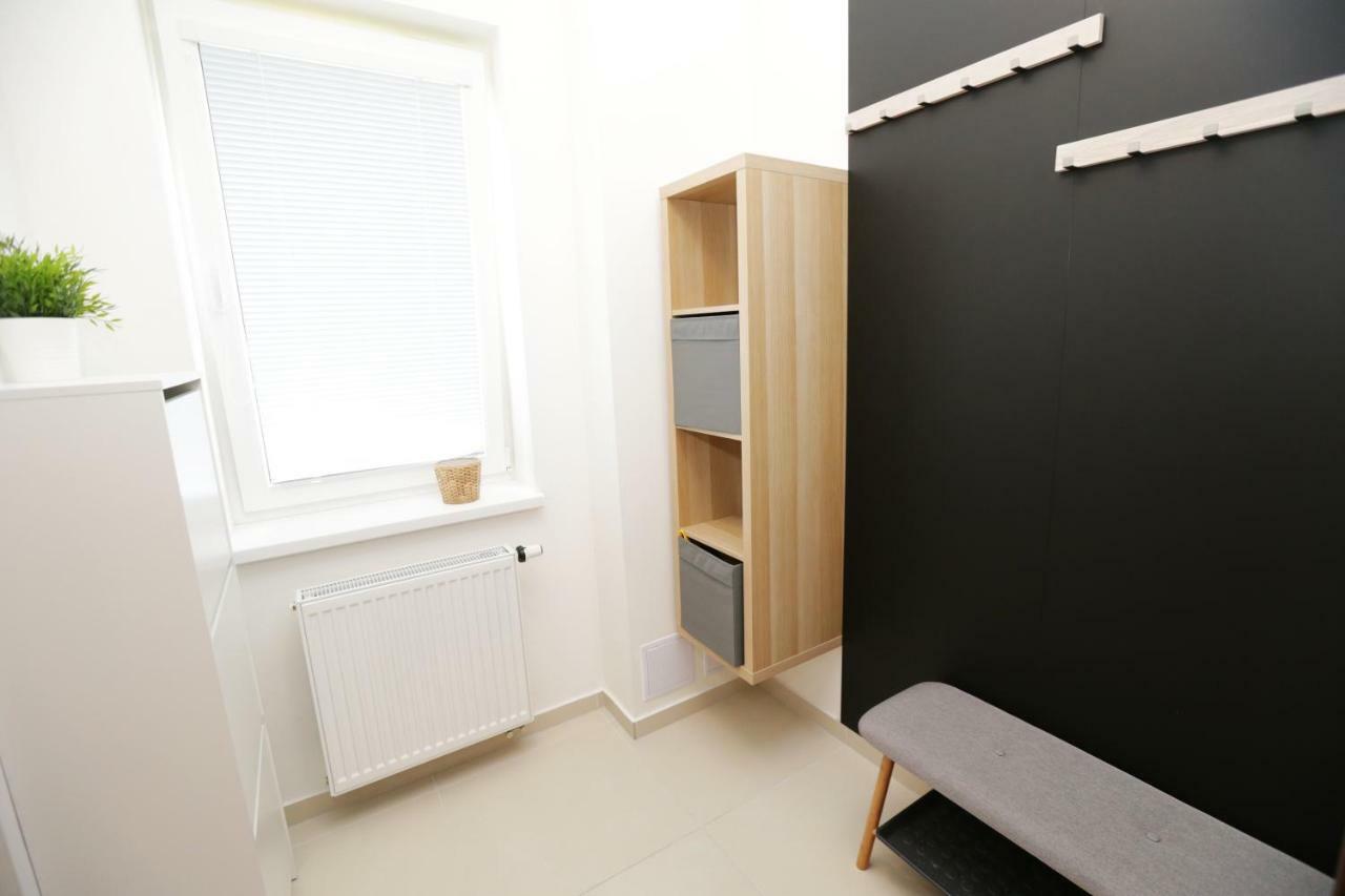 Samorin - Apartment In The Center - Private Parking - Klimatizacia Bagian luar foto