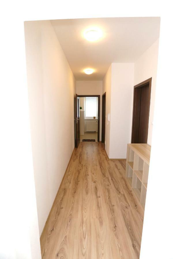 Samorin - Apartment In The Center - Private Parking - Klimatizacia Bagian luar foto