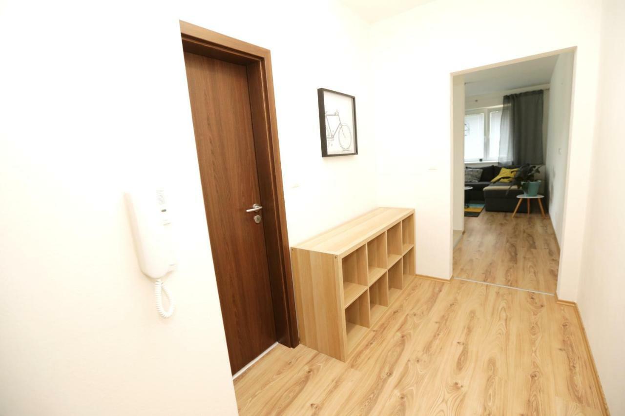 Samorin - Apartment In The Center - Private Parking - Klimatizacia Bagian luar foto