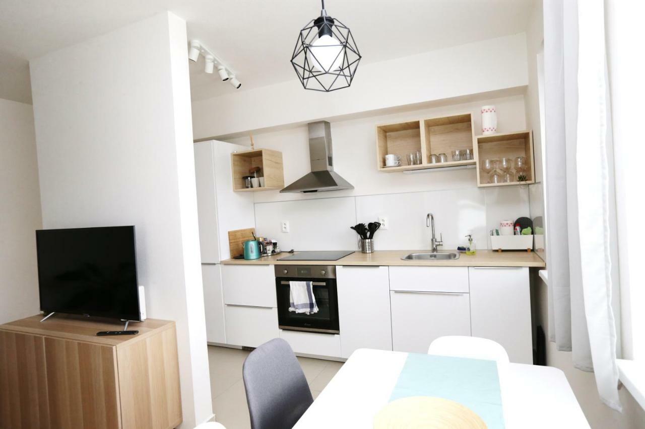 Samorin - Apartment In The Center - Private Parking - Klimatizacia Bagian luar foto